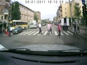Пешеход отомстил водителю за невнимательность