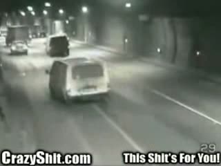 Человека выкинули из машины скорой помощи!