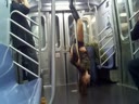 Танец у шеста в метро